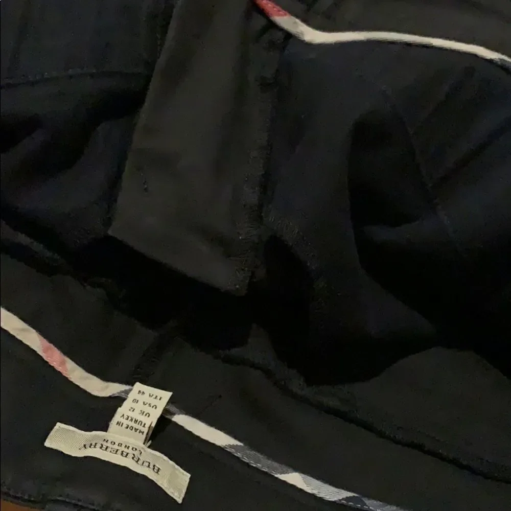 Burberry Authentic women’s long shorts. Size 10 - Picture 17 of 17